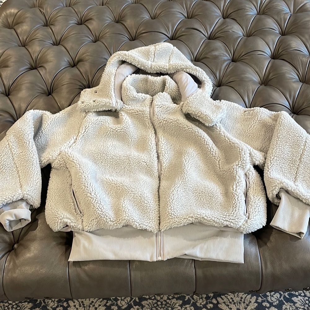 Alo fuzzy jacket like new size large